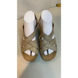 Bandolino Gold Strappy Wedge Sandals Women's Size 8M